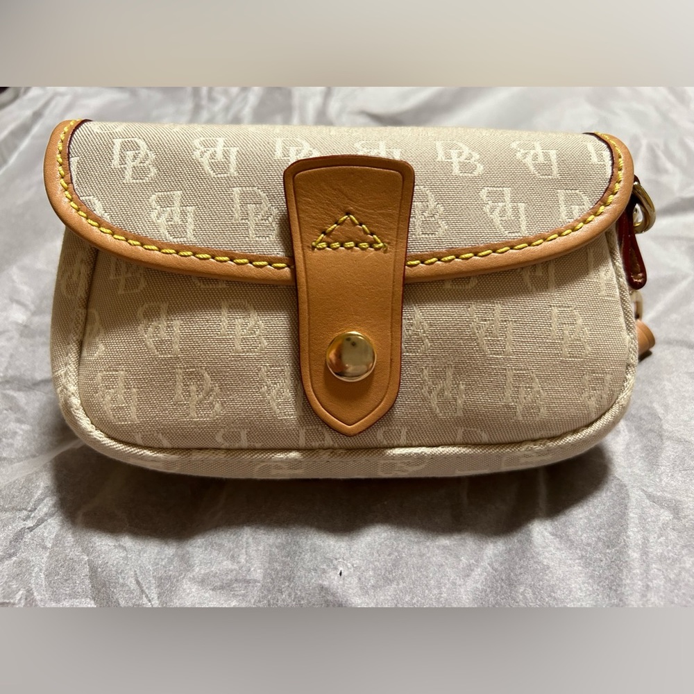 Dooney and Bourke wristlet